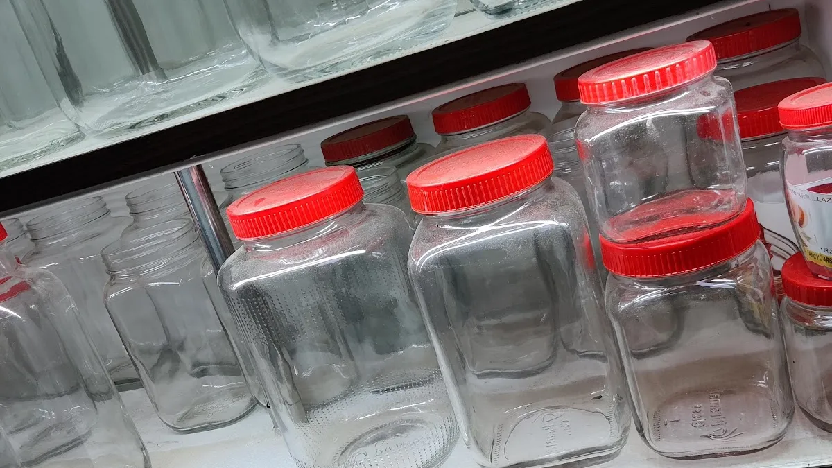 Glassware wholesaler shops on SP Road, Bangalore