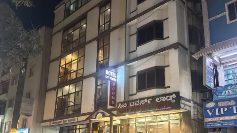 A1F hair saloon 2 branch — Beauty Parlour on SP Road, Bangalore