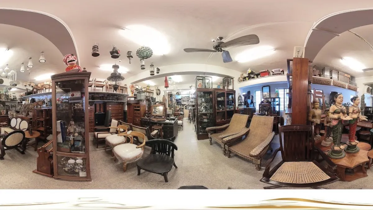 Balaji's Antiques and Collectibles — Gift shop on SP Road, Bangalore