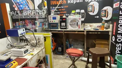Cellular Care iExpert Bengaluru — Mobile Parts on SP Road, Bangalore
