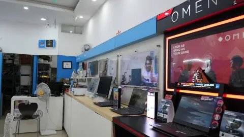 HP World (Omen Playground) Gaming & Laptop Store — Computer Market on SP Road, Bangalore
