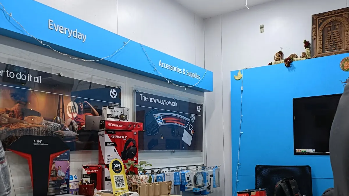 HP World — Computer Market on SP Road, Bangalore