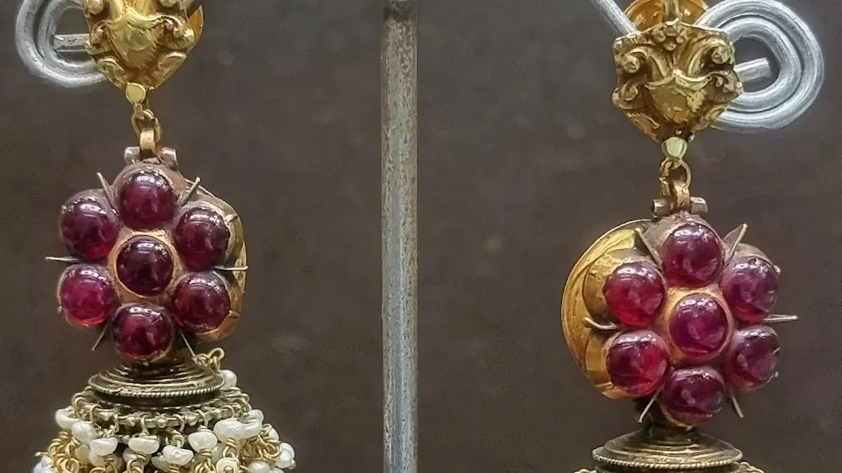 JAYALAKSHMI & CO : Antique Jewels &Gems — Jewelry store on SP Road, Bangalore