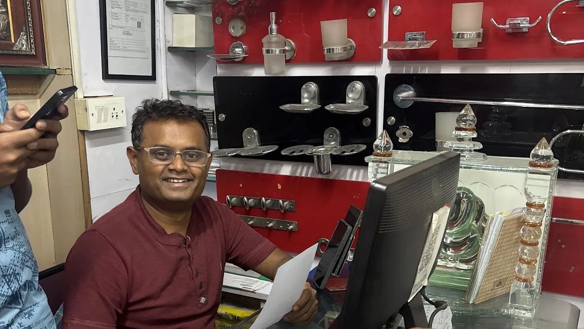 RAVI GLASS AND PLYWOODS — Wholesaler on SP Road, Bangalore
