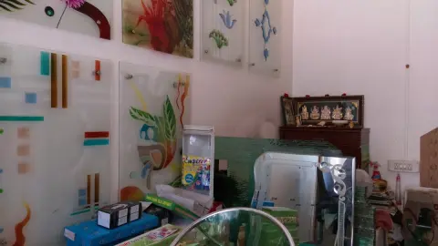 S R Glass Trendz — Glass & mirror shop on SP Road, Bangalore